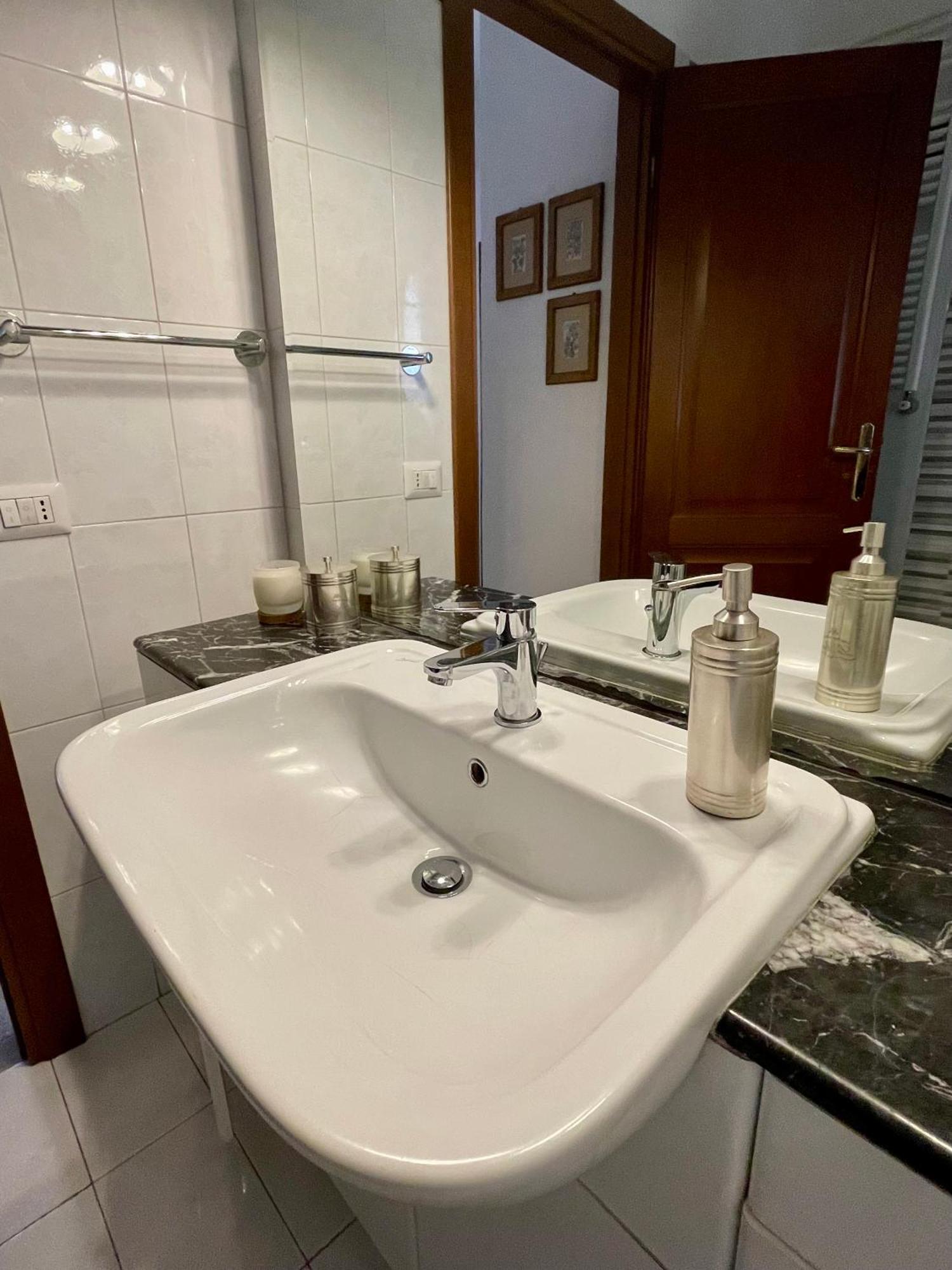 Domus Urbani Apartment Рим Екстериор снимка